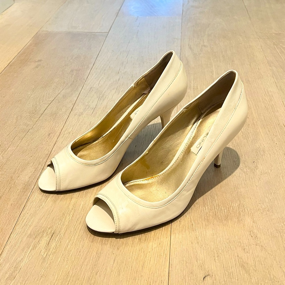 Bandolino Gordona Ivory Leather Low Heels Size 8.5